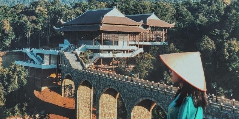 Quần thể di tích lịch sử Tây Yên Tử