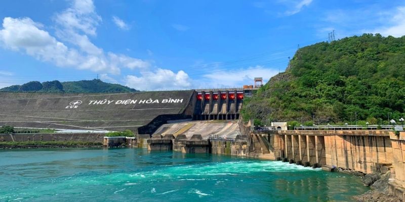 Đập thủy điện Hòa Bình